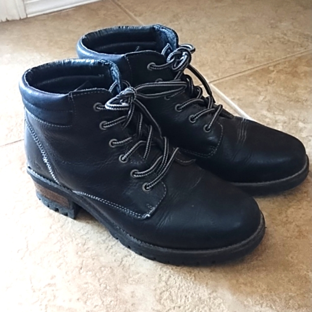 Taos women's boots size 39